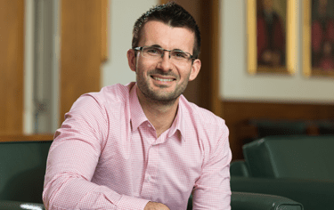 Právo o páté: Jiří Valdhans - Zneužívá FIFA dominantního postavení?