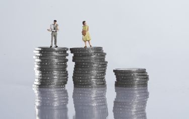 Velký průzkum nástupních mezd advokátních koncipientů a index vyjadřující jejich životní úroveň v osmi městech České republiky