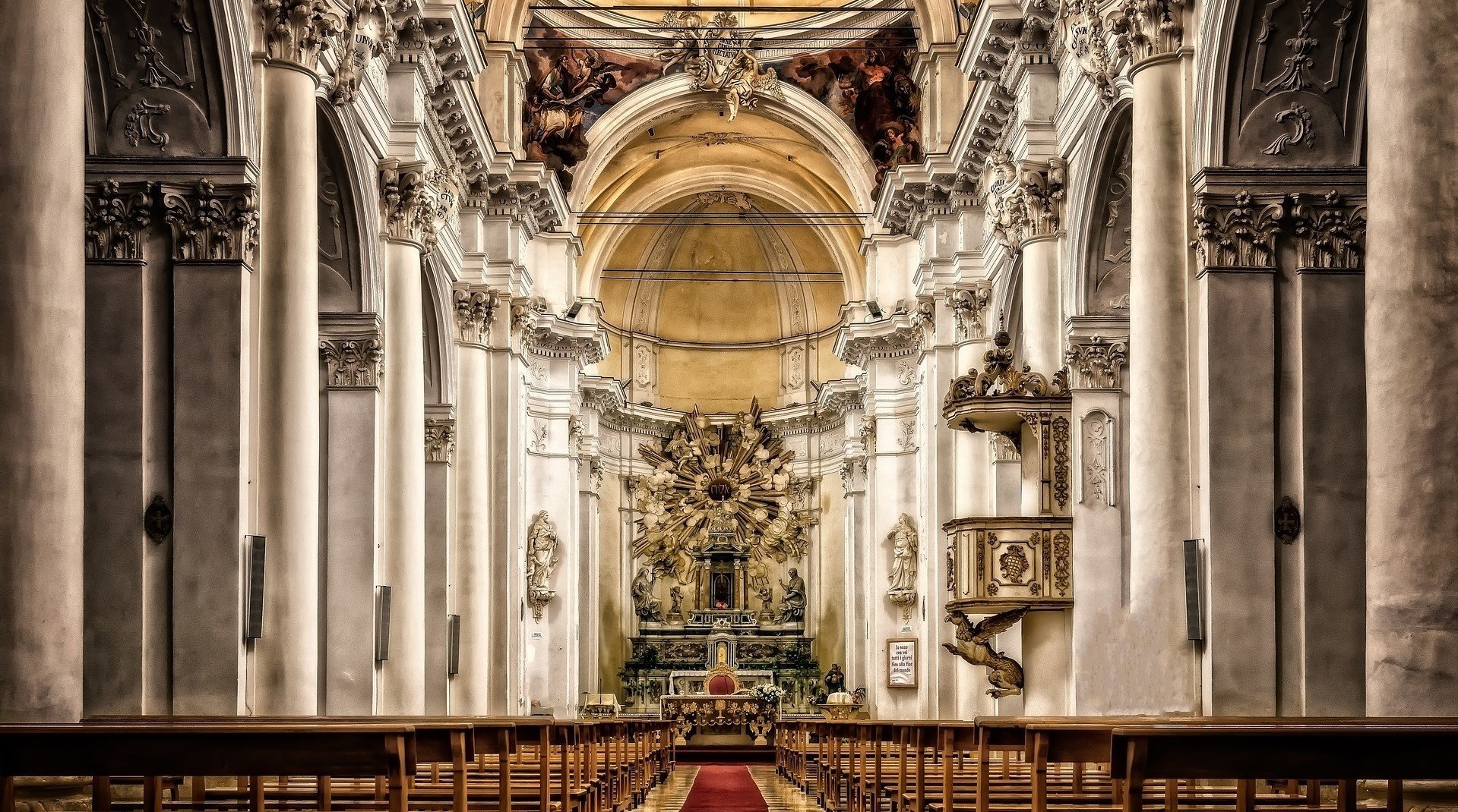 Právní rozbor prostoru kostela jako prostoru veřejného/soukromého